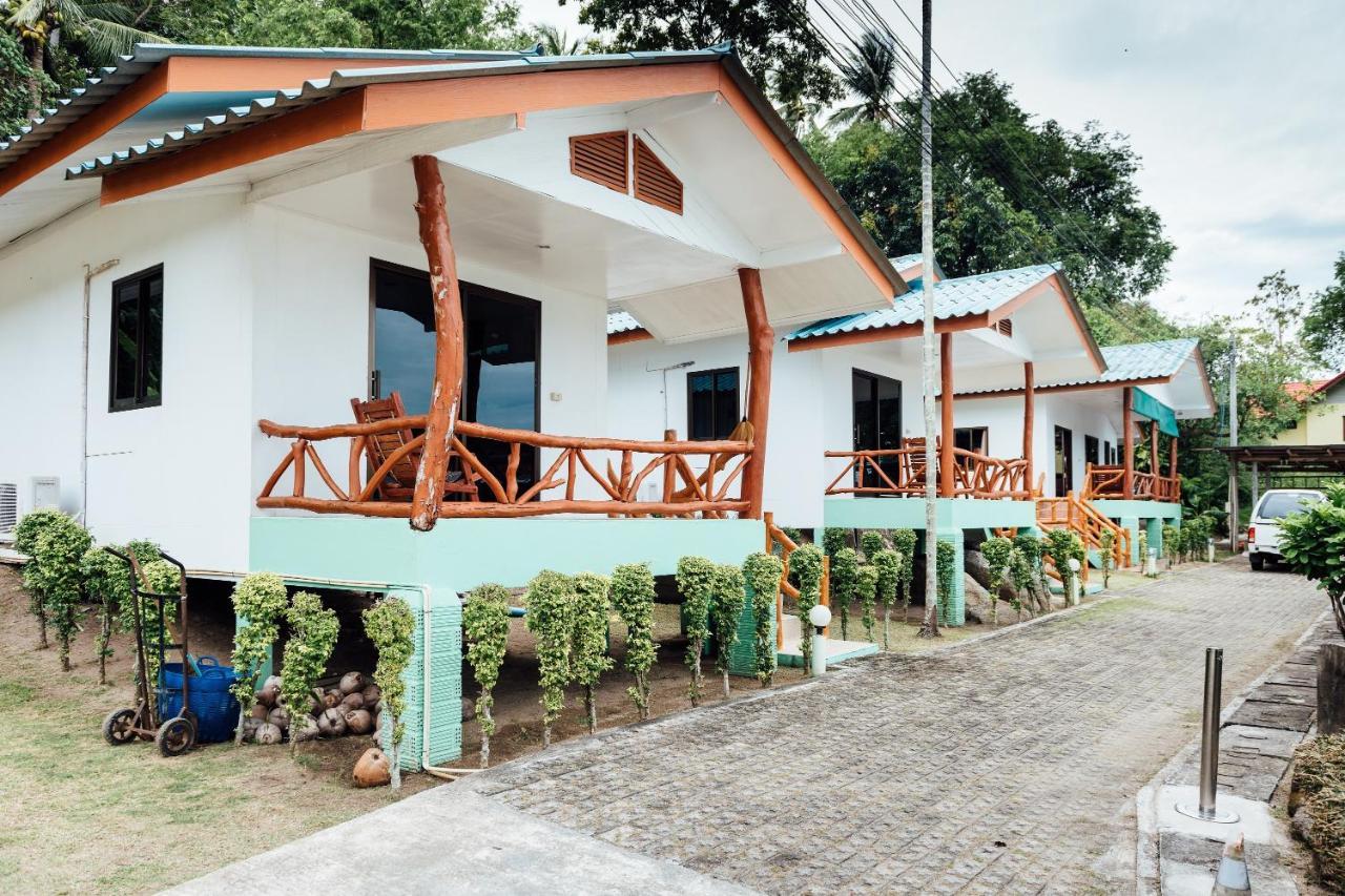 One More Night Beach Resort Baan Khai Exterior photo